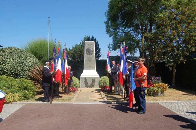 Cérémonie au monument aux morts